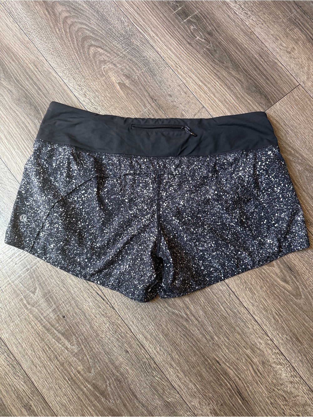 Lululemon speckled black and white speed up shorts